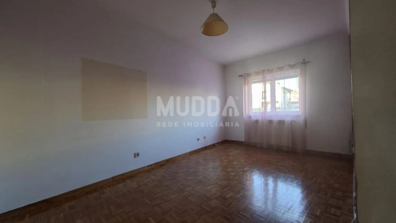 Apartamento T2 para Venda em Sé, Santa Maria e Meixedo Foto 4