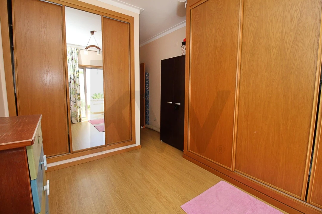 Apartamento T4 para Venda em Portimão Foto 13