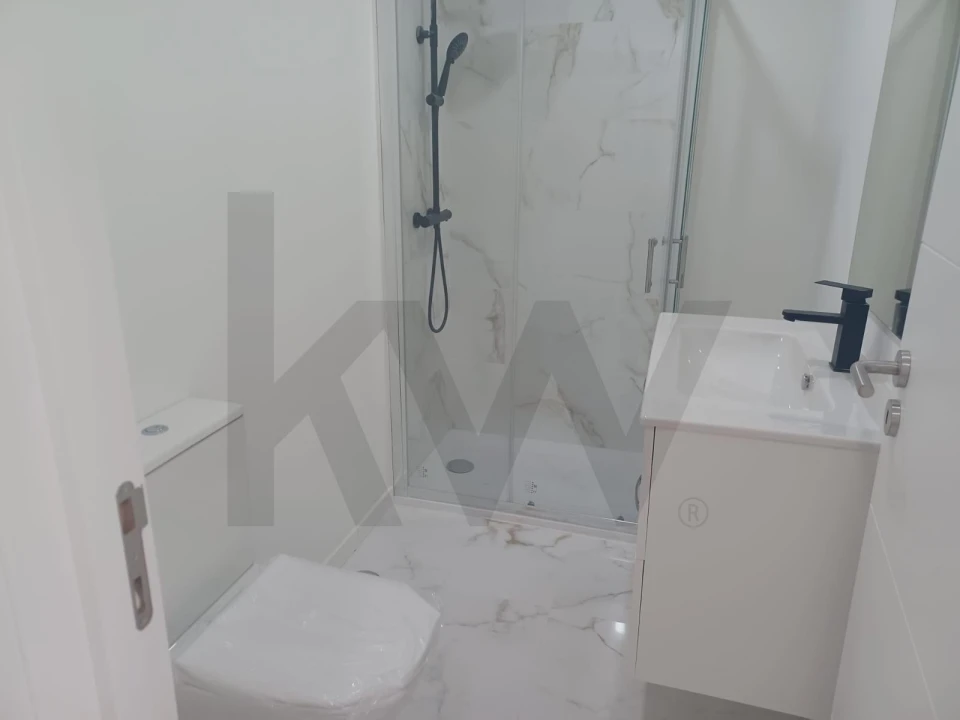 Apartamento T3 para Venda em Alfragide Foto 4