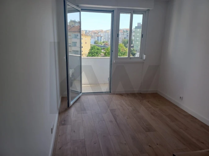 Apartamento T3 para Venda em Alfragide Foto 2