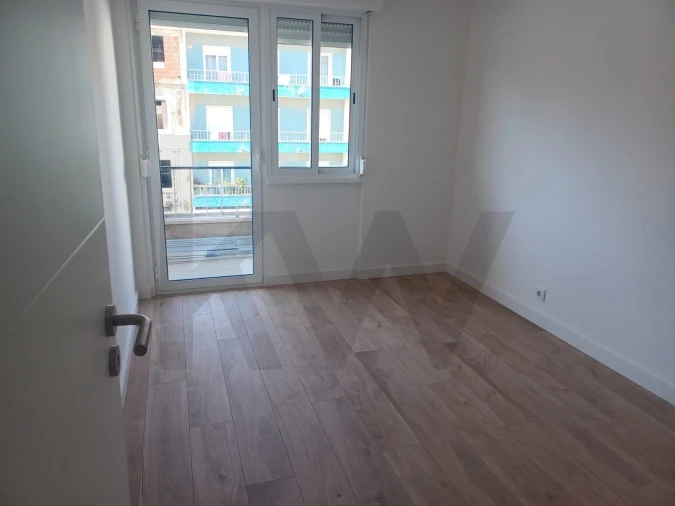 Apartamento T3 para Venda em Alfragide Foto 6