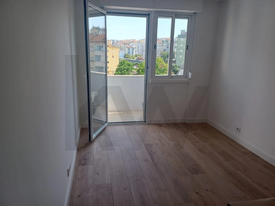Apartamento T3 para Venda em Queluz e Belas Foto 2