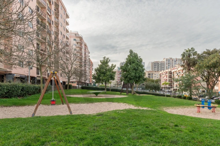 Apartamento T3 para Arrendamento em Águas Livres Foto 30