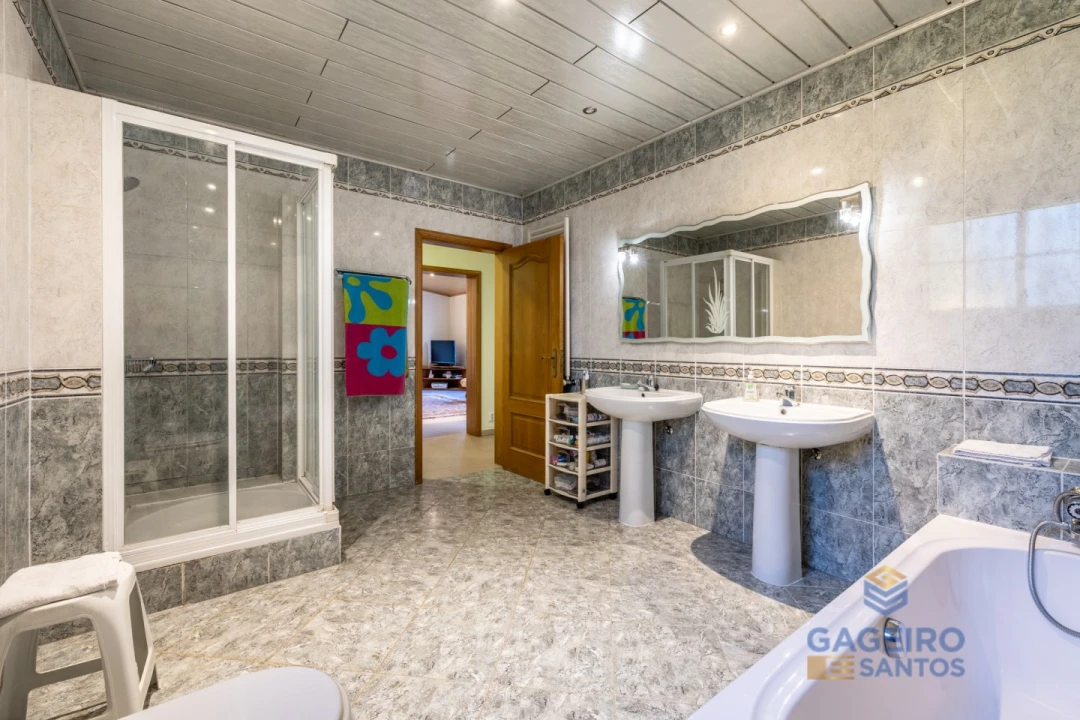 Moradia T5 para Venda em São Martinho do Porto Foto 13