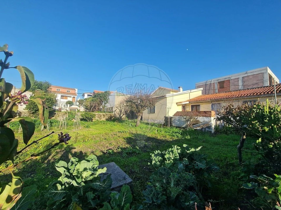 Terreno para Venda em São Domingos de Rana Foto 1