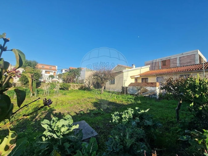 Terreno para Venda em São Domingos de Rana Foto 1