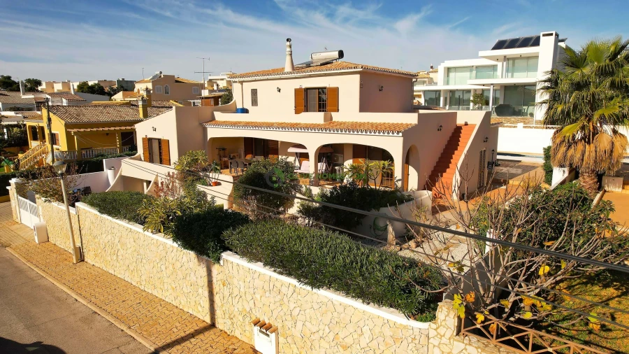 Moradia T5 para Venda em Loule (São Clemente)