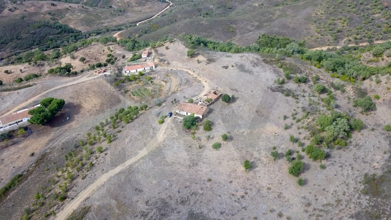 Moradia T4 para Venda em São Marcos da Serra Foto 5