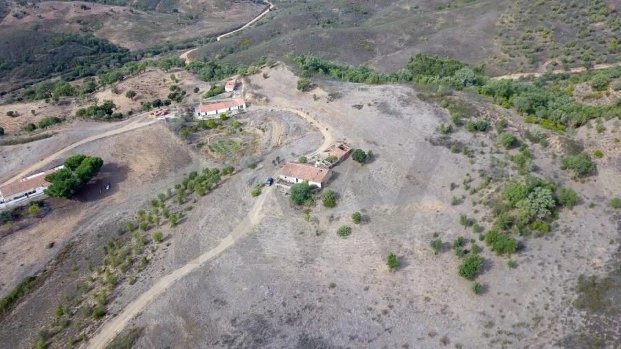 Moradia T4 para Venda em São Marcos da Serra Foto 5