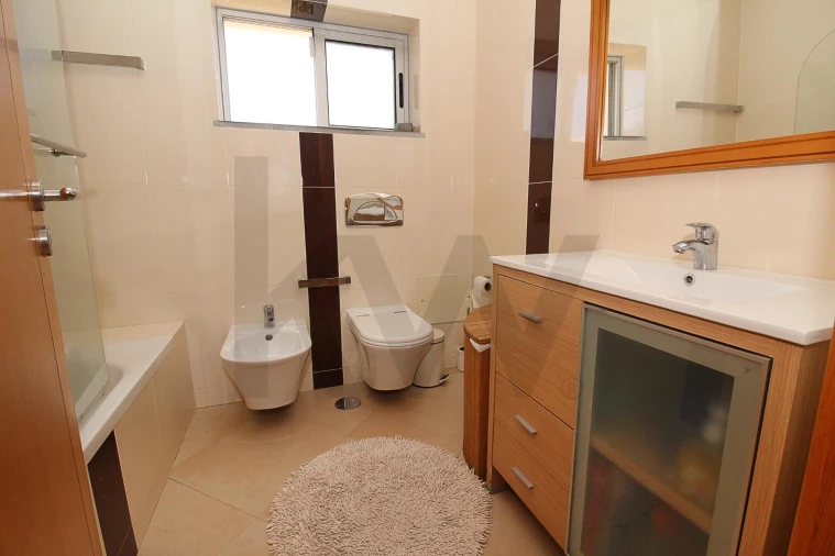 Apartamento T4 para Venda em Portimão Foto 9