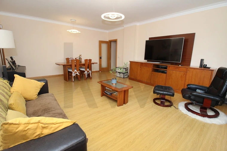 Apartamento T4 para Venda em Portimão Foto 2