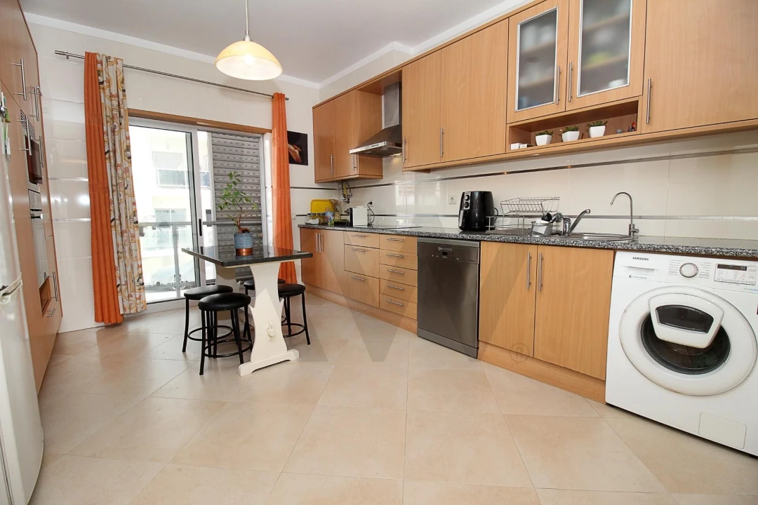 Apartamento T4 para Venda em Portimão Foto 6