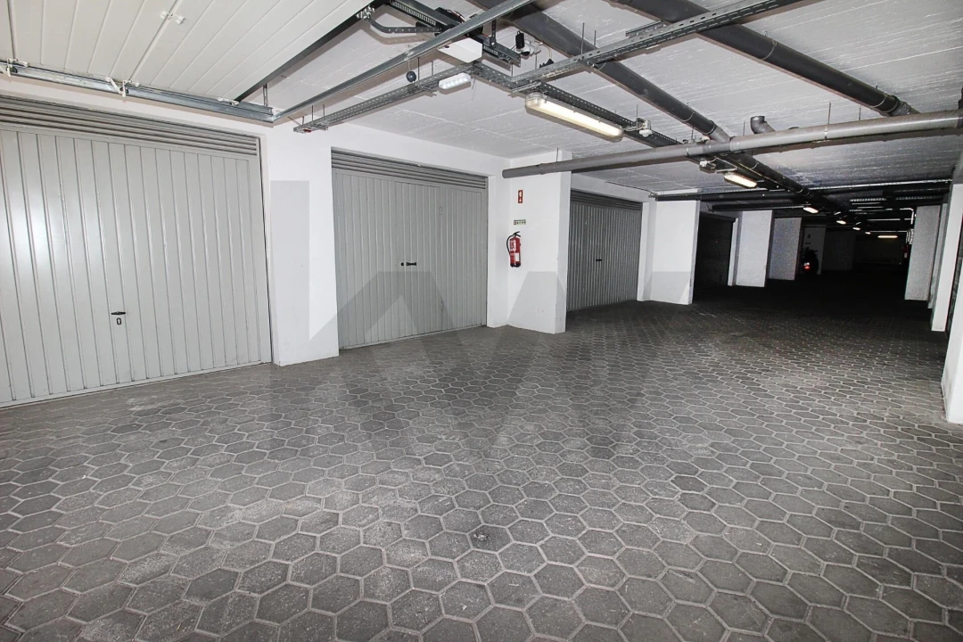 Apartamento T4 para Venda em Portimão Foto 17
