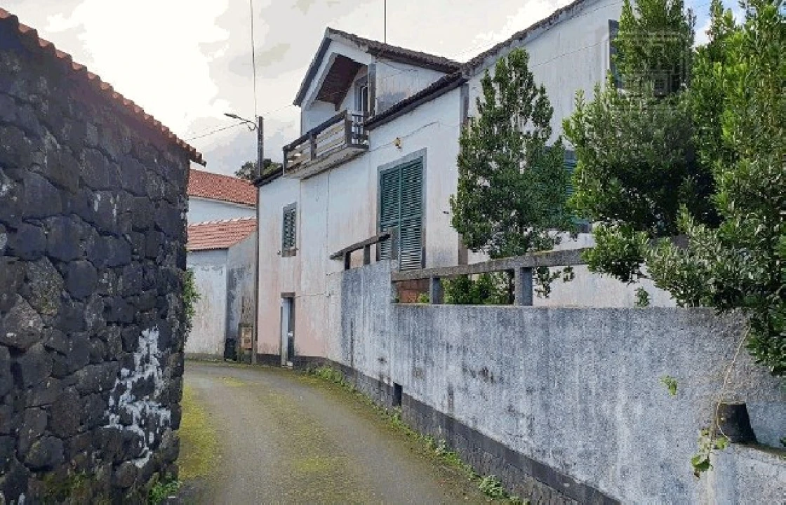 Moradia T4 para Venda em Santo Antonio Foto 3