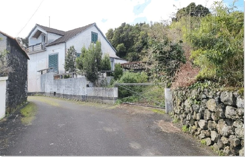 Moradia T4 para Venda em Santo Antonio Foto 2