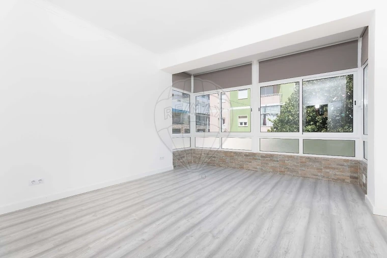 Apartamento T2 para Venda em Cacém e São Marcos Foto 1