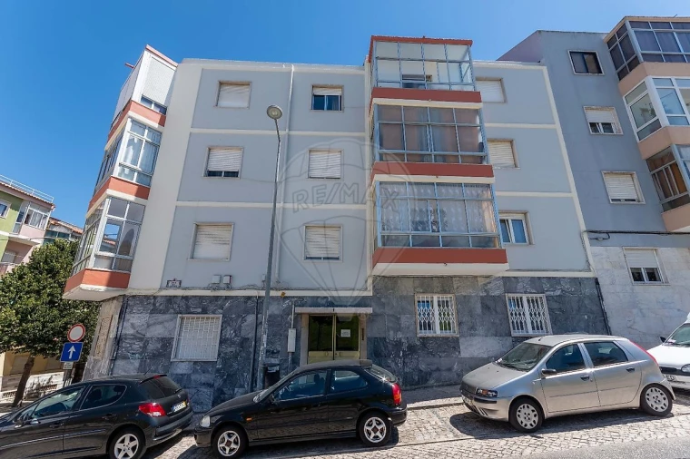 Apartamento T2 para Venda em Cacém e São Marcos Foto 2