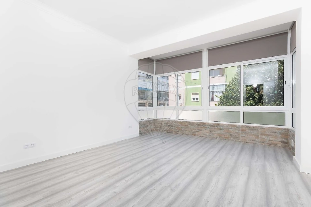 Apartamento T2 para Venda em Cacém e São Marcos Foto 1