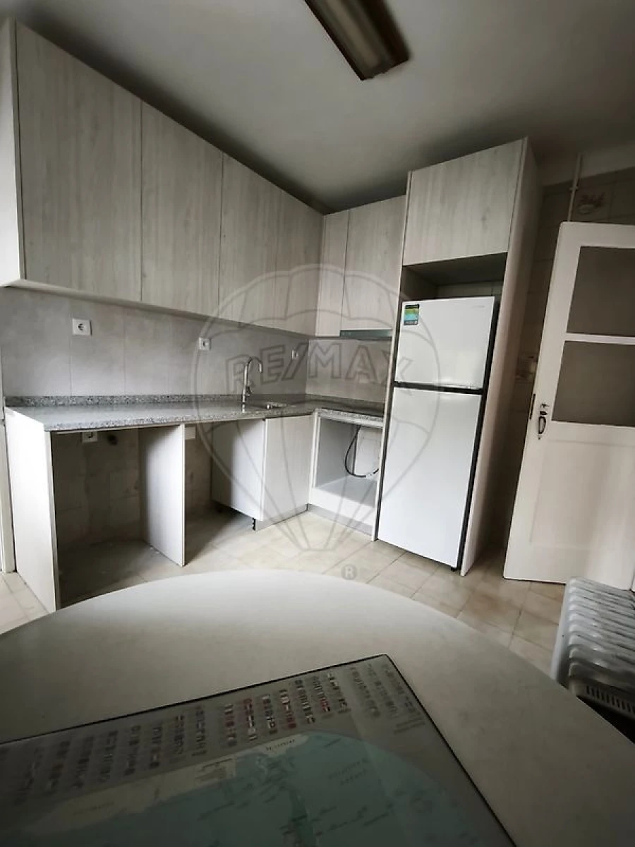 Moradia T3 para Arrendamento em Arrifana Foto 6