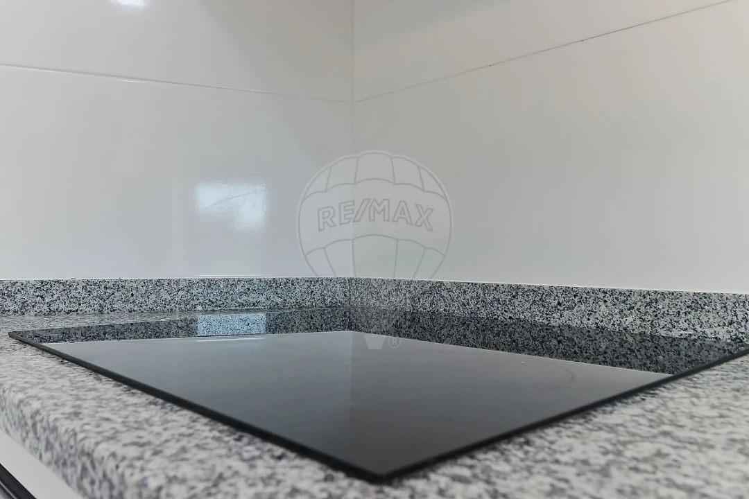 Apartamento T1 para Arrendamento em Eiras e São Paulo de Frades Foto 7