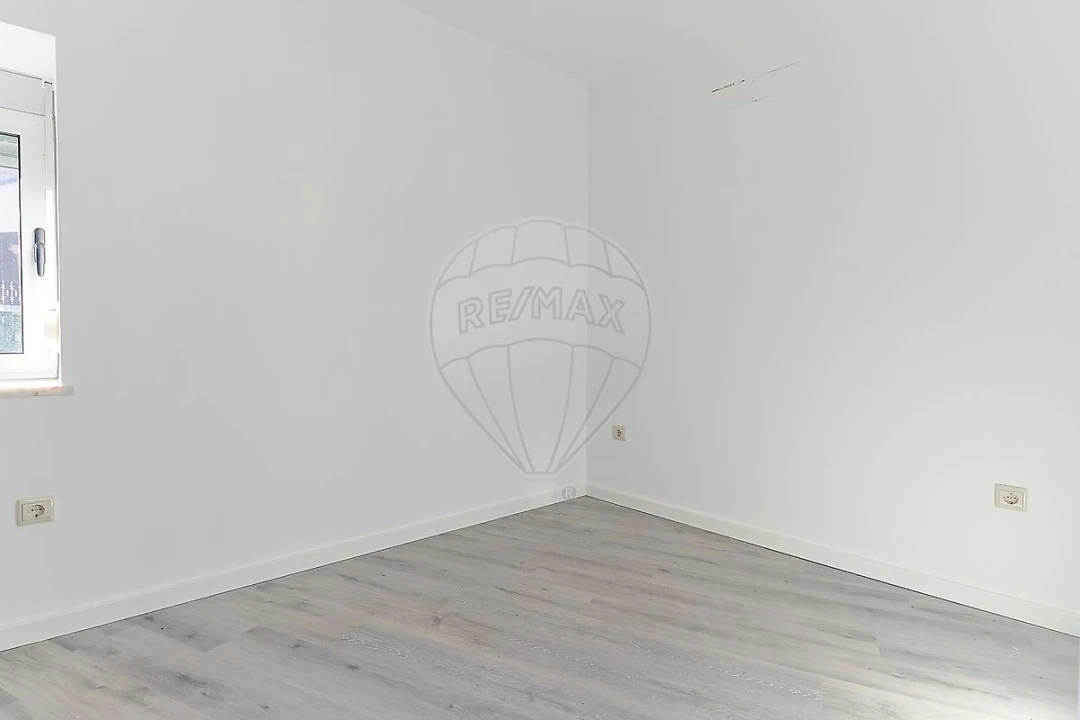 Apartamento T1 para Arrendamento em Eiras e São Paulo de Frades Foto 10