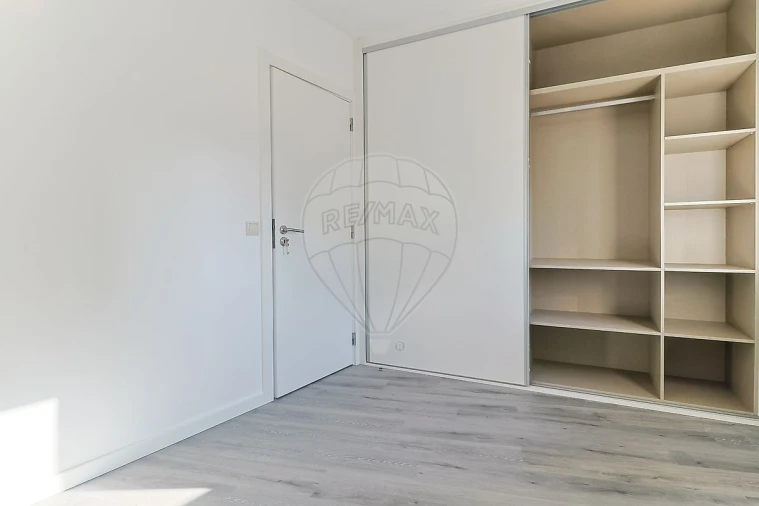 Apartamento T1 para Arrendamento em Eiras e São Paulo de Frades Foto 12