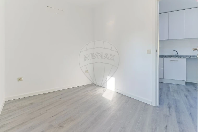 Apartamento T1 para Arrendamento em Eiras e São Paulo de Frades Foto 11