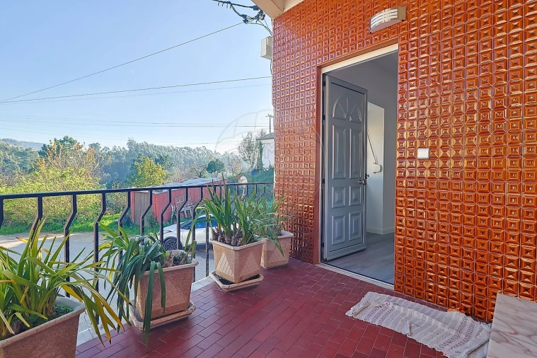 Apartamento T1 para Arrendamento em Eiras e São Paulo de Frades Foto 4