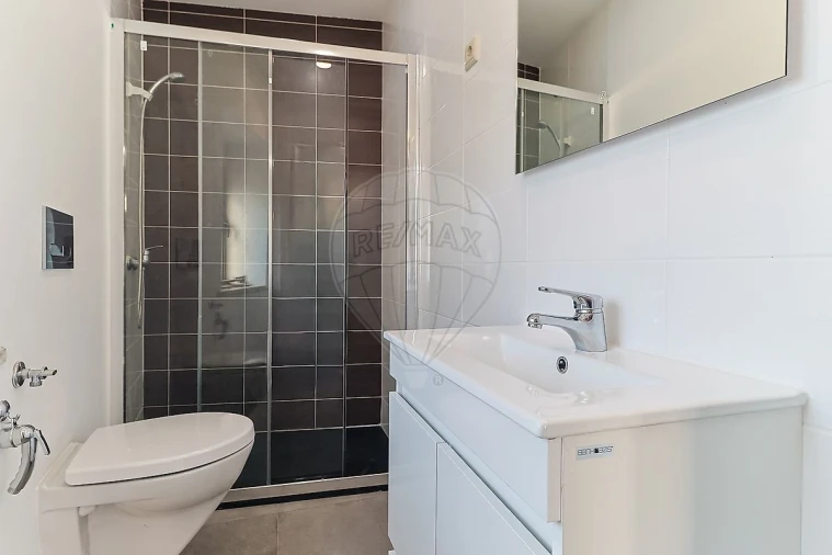 Apartamento T1 para Arrendamento em Eiras e São Paulo de Frades Foto 9