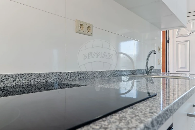 Apartamento T1 para Arrendamento em Eiras e São Paulo de Frades Foto 8