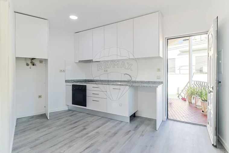 Apartamento T1 para Arrendamento em Eiras e São Paulo de Frades Foto 5