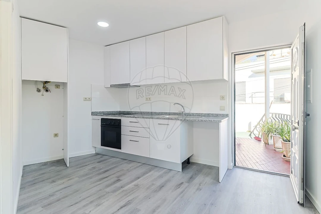 Apartamento T1 para Arrendamento em Eiras e São Paulo de Frades Foto 5