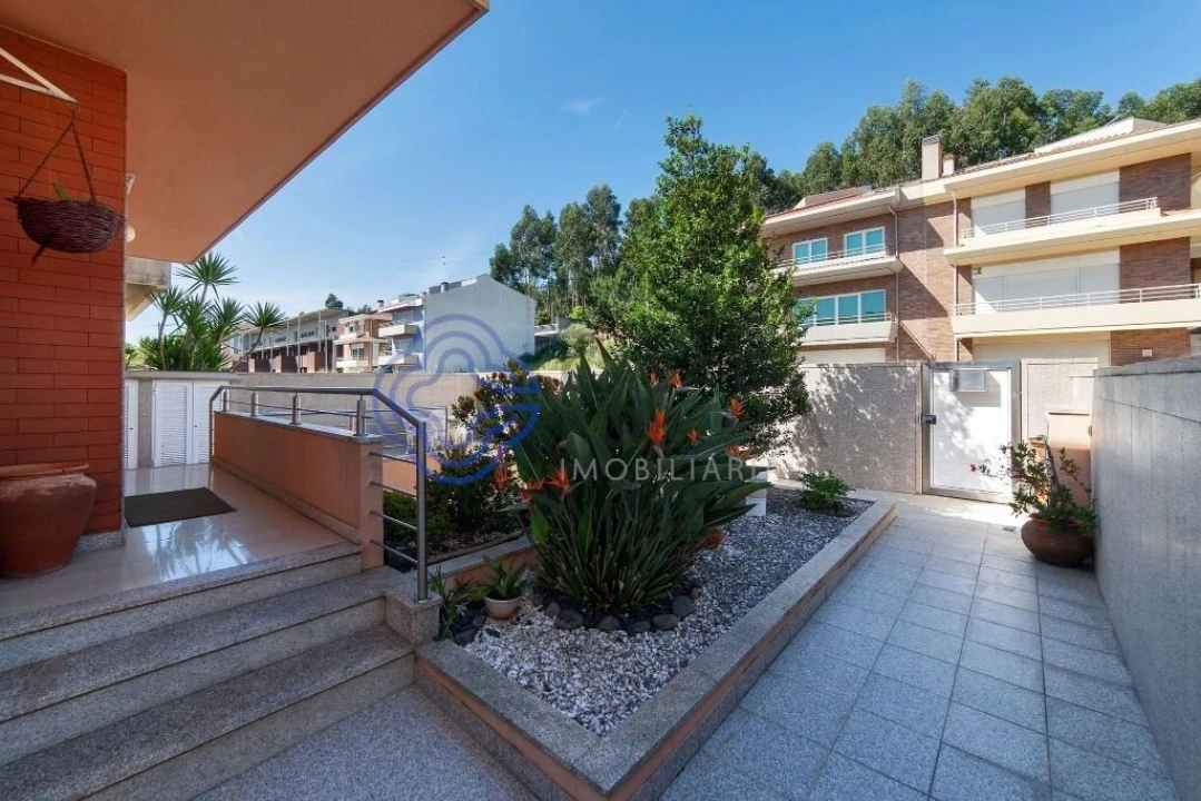 Moradia T4 para Venda em Valongo Foto 27