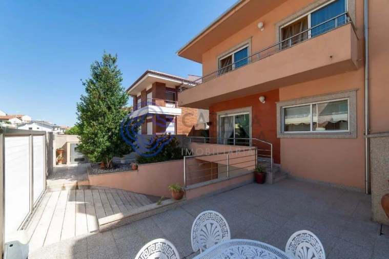 Moradia T4 para Venda em Valongo Foto 3