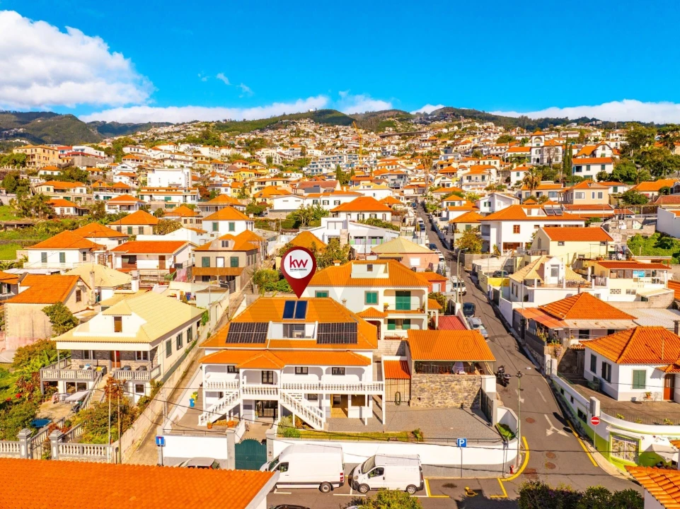 Moradia T4 para Venda em Funchal (Santa Maria Maior) Foto 1