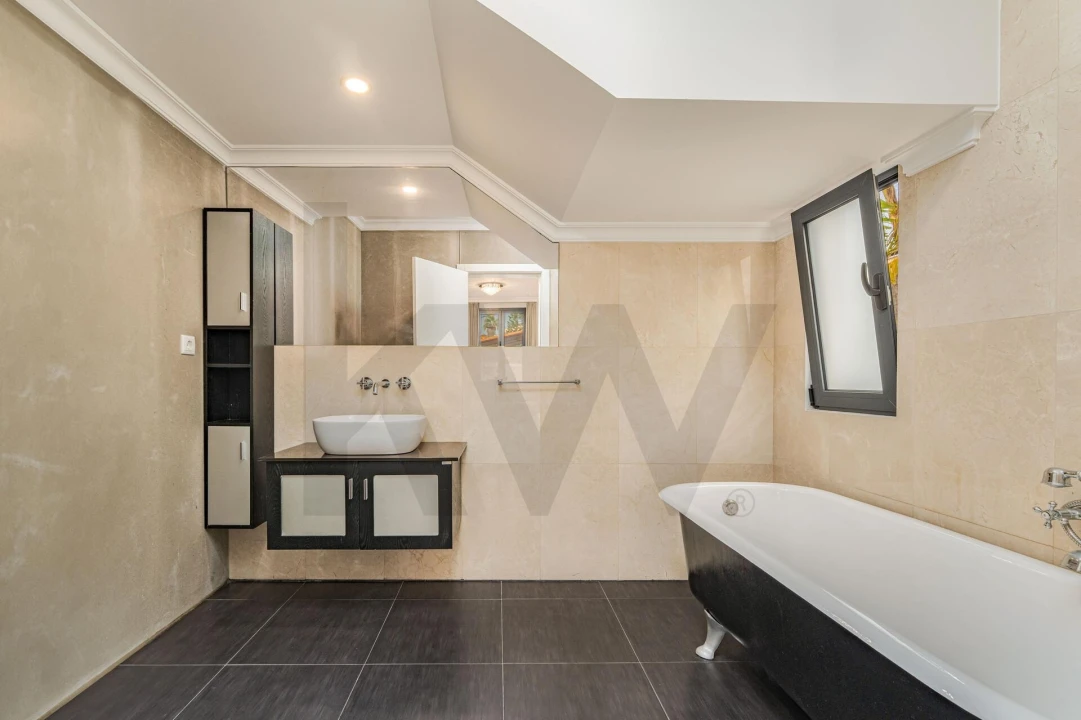 Moradia T4 para Venda em Funchal (Santa Maria Maior) Foto 28