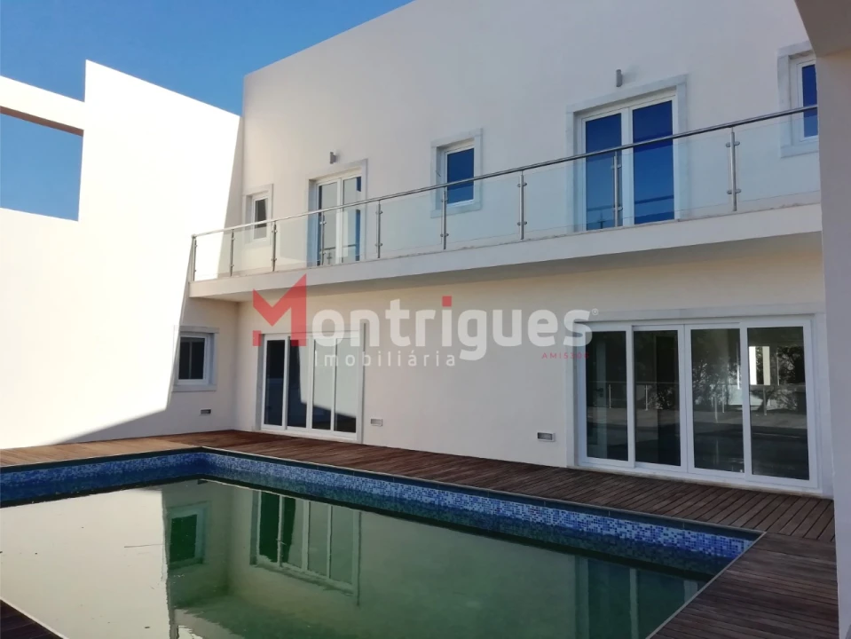 Moradia T4 para Venda em Queluz e Belas Foto 4