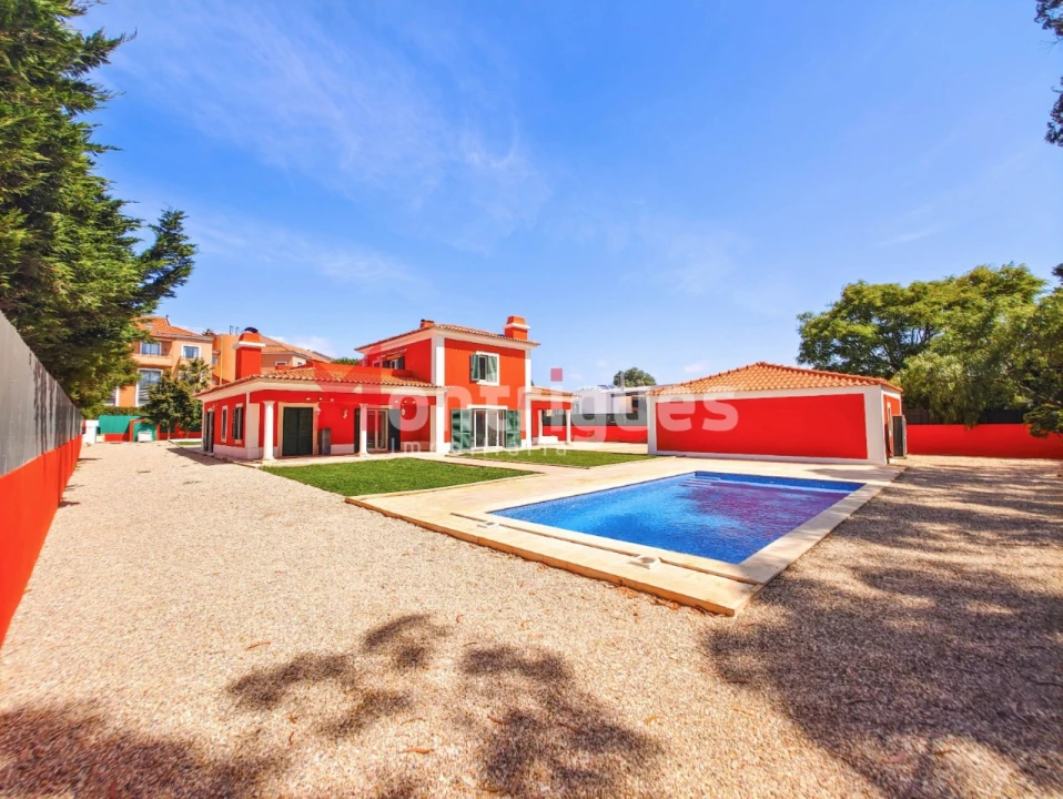 Moradia T4 para Venda em Santa Maria e São Miguel, São Martinho, São Pedro Penaferrim Foto 1