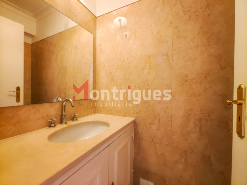 Moradia T4 para Venda em Santa Maria e São Miguel, São Martinho, São Pedro Penaferrim Foto 29