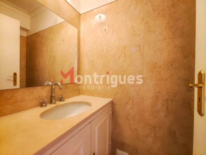 Moradia T4 para Venda em Santa Maria e São Miguel, São Martinho, São Pedro Penaferrim Foto 29