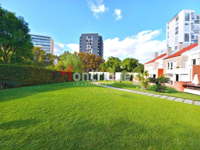 Moradia T4 para Venda em Parque das Nações Foto 2