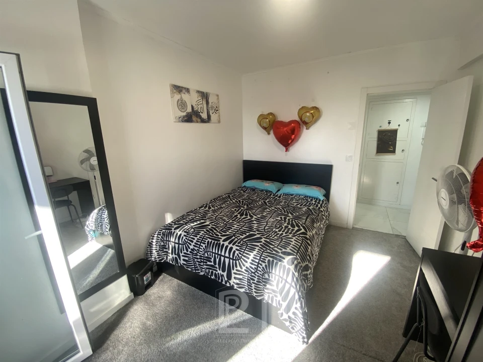 Apartamento T2 para Venda em Massamá e Monte Abraão Foto 13