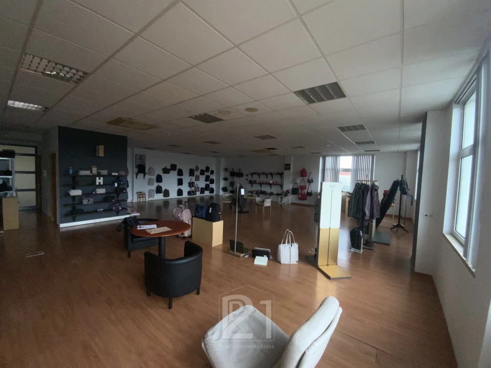 Escritório para Venda em Cacém e São Marcos Foto 2