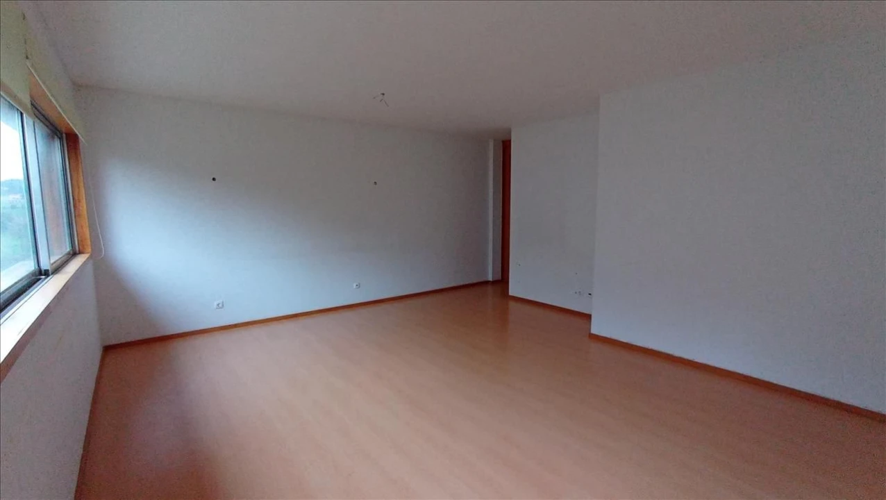 Apartamento T3 para Venda em Moreira Foto 3