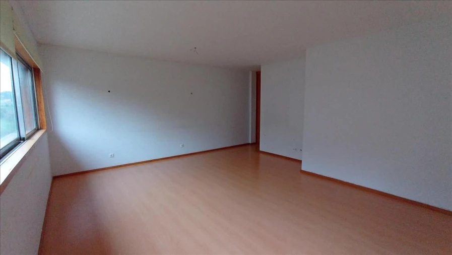 Apartamento T3 para Venda em Moreira Foto 3