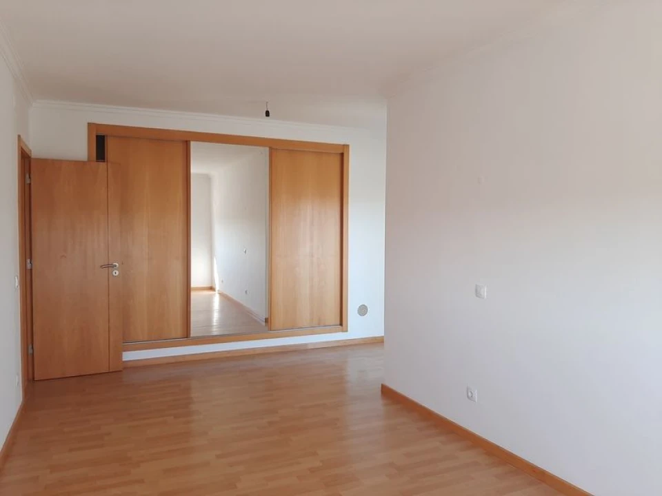Apartamento T2 para Venda em Azambuja Foto 13
