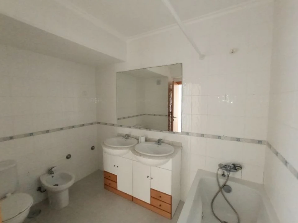 Apartamento T2 para Venda em Azambuja Foto 17