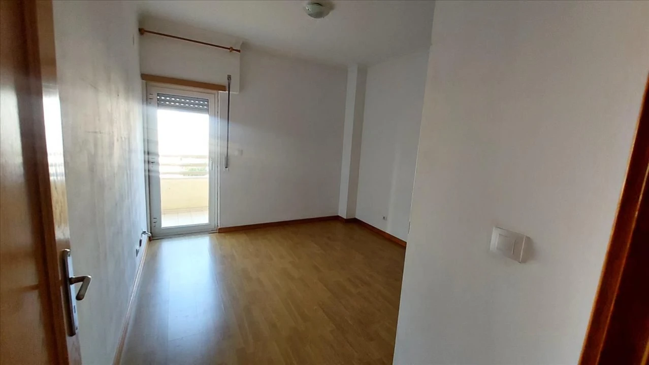 Apartamento T3 para Venda em Carregado e Cadafais Foto 11