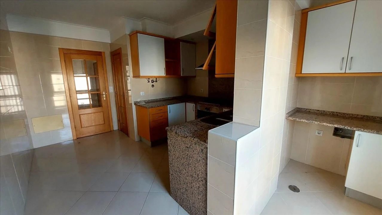 Apartamento T3 para Venda em Carregado e Cadafais Foto 8