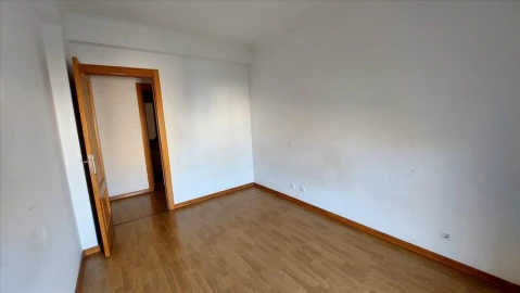 Apartamento T3 para Venda em Carregado e Cadafais